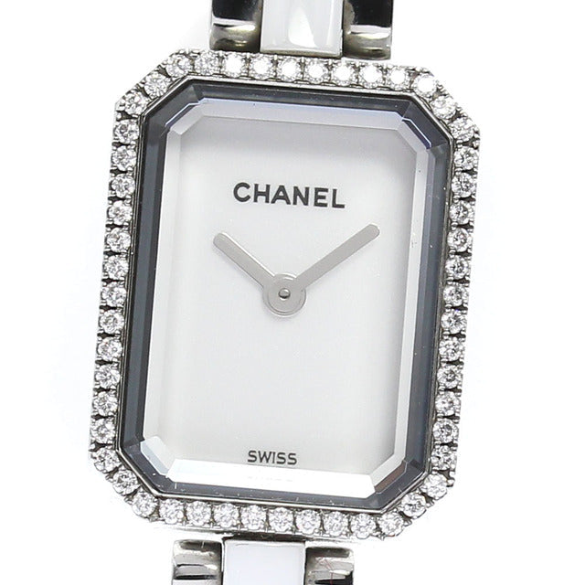 Chanel première